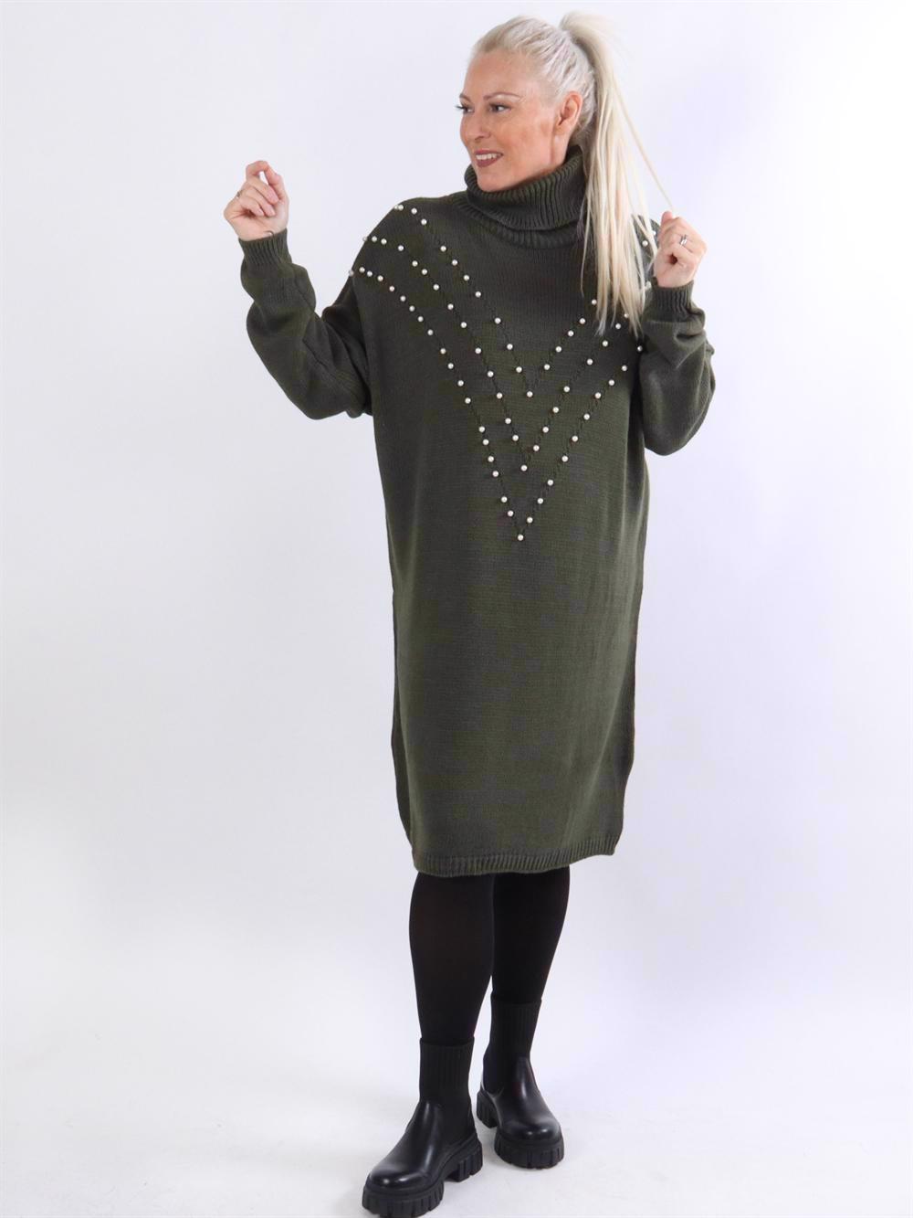 Ana - Strikkjole med rullekrave og hvide perler